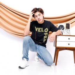 pop culture tshirt black